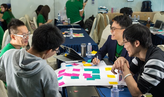 參賽者一收到題目,就要開始度蹺,然後通宵「揼code」。