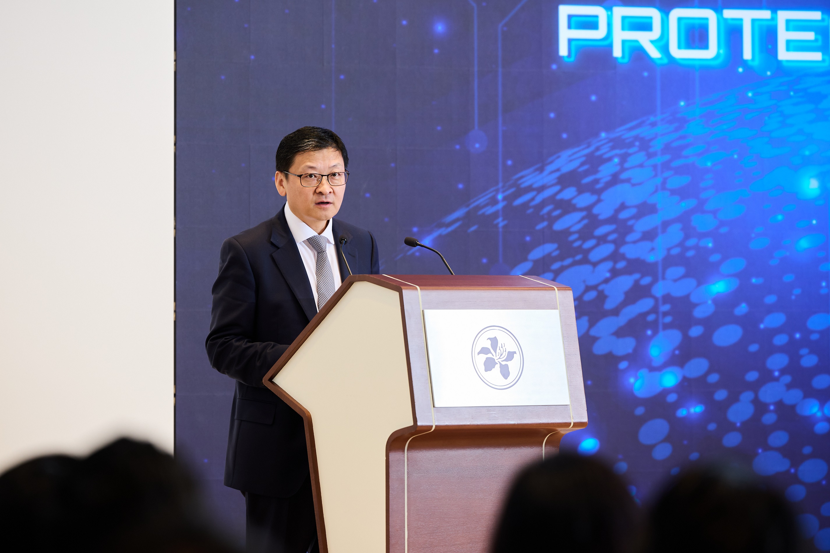 香港銀行公會主席暨中國銀行(香港)香港副董事長兼總裁孫煜於《保障消費者防詐騙約章》的活動上致辭,並分享銀行業界就加强信用卡客戶保障採取的措施。