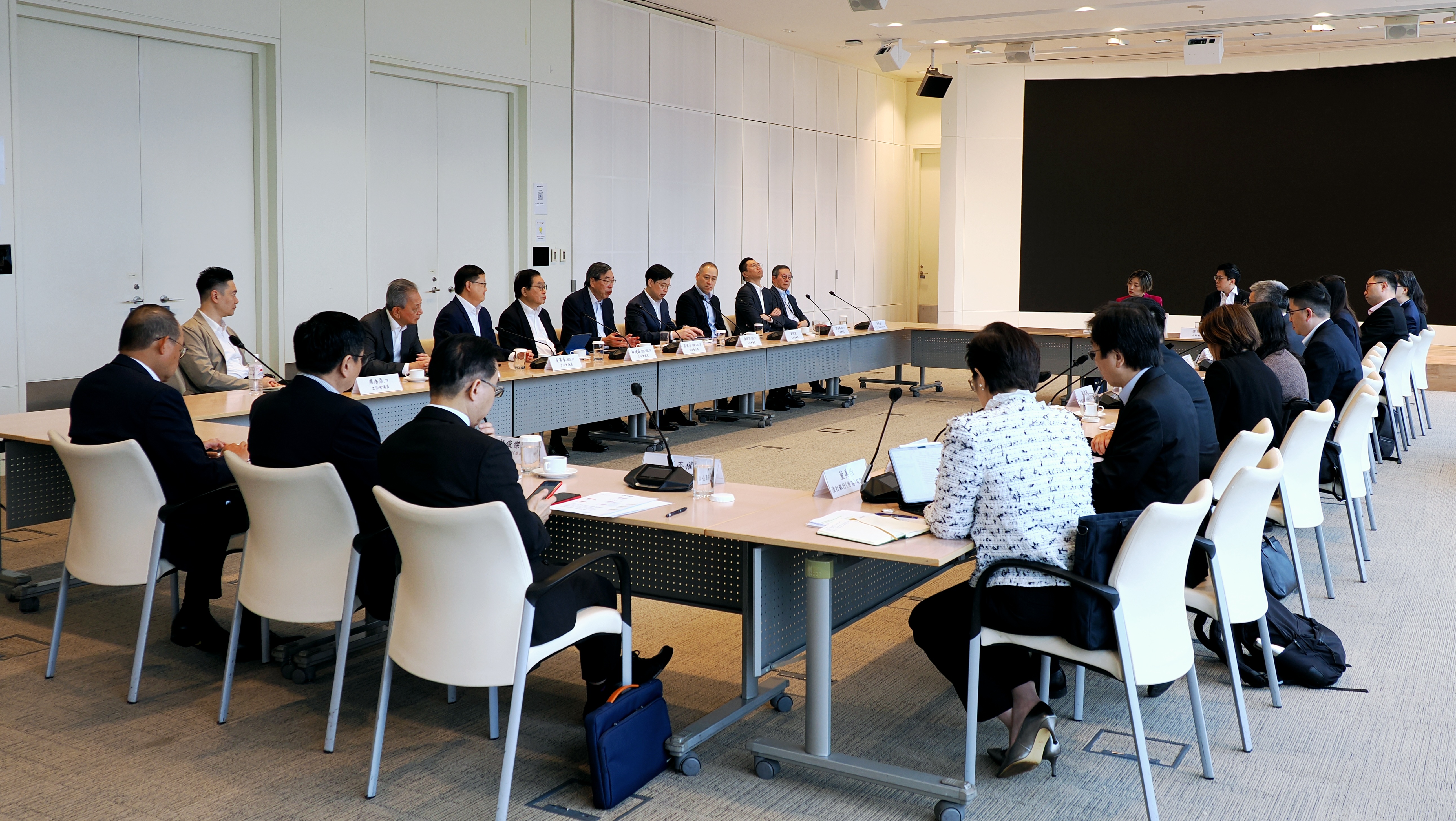 「銀行業中小企貸款協調機制」今日舉行會議，討論各行業中小企的最新發展情況。