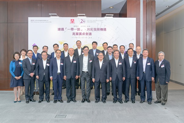 香港金融管理局與國務院國有資產監督管理委員會聯合舉辦高層圓桌會議,深入討論香港如何協助和服務中央企業在「一帶一路」國家的投資和發展。
