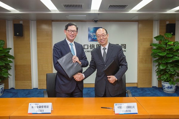 中國信保董事長宋曙光與金管局總裁陳德霖簽署《諒解備忘錄》,建立策略性框架以促進基建項目投融資。